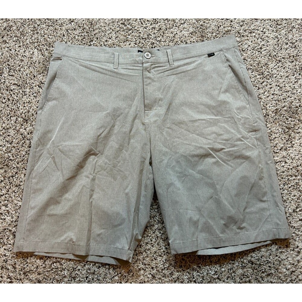 Travis Mathew Shorts Mens 42 Beige Flat Front Chino Golf Pockets Performance